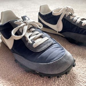 Nike daybreak type shoes 7.5 navy blue